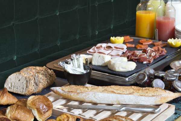 HOTEL PARISTER Breakfast by N. Matheus panorama